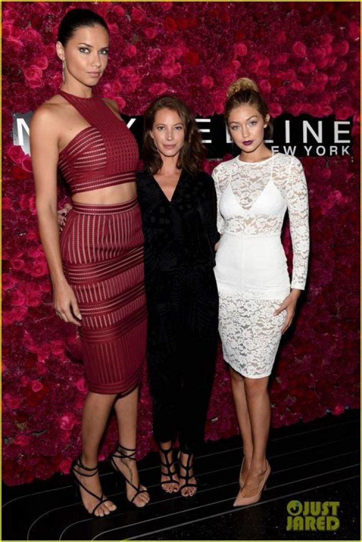 How tall is Adriana Lima