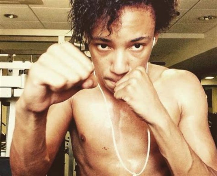 How tall is Kit Young